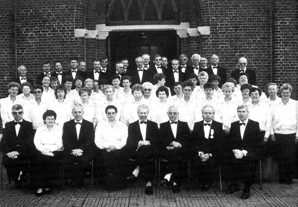 Gemengd koor St. Caecilia te Ospel in 1989.